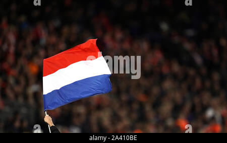 Eine allgemeine Ansicht eines niederländischen Flagge während des Spiels winkte, Stockfoto