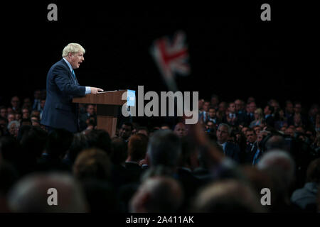 © Chris Bull. 02/11/19 Manchester, UK. Parteitag der Konservativen Partei 2019 an der Manchester Central. Premierminister Boris Johnson liefert seine Grundsatzrede am letzten Tag der Konferenz (heute Mittwoch, 2. Oktober 2019) Foto: CHRIS STIER Stockfoto