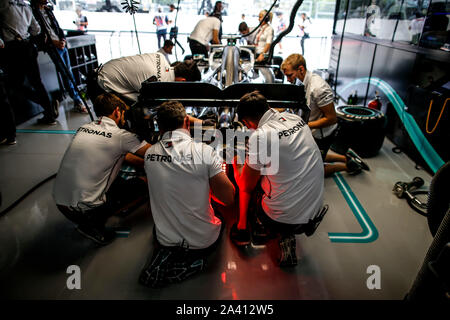 Suzuka, Japan. 11 Okt, 2019. Motorsport: FIA Formel Eins-Weltmeisterschaft 2019, Grand Prix von Japan, Garage von MERCEDES AMG PETRONAS Motorsport | Verwendung der weltweiten Kredit: dpa/Alamy leben Nachrichten Stockfoto