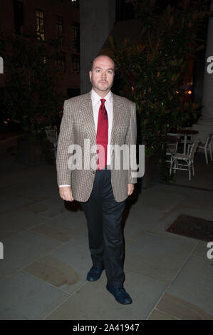 Jonathan Sothcott, Janine Nerissa, und Sohn Dylan zum Abendessen in Rowley's Jermyn Street, London ankommen. 10.09.19 Mit: Jonathan Sothcott Wo: London, Vereinigtes Königreich, wenn: 10 Sep 2019 Credit: WENN.com Stockfoto