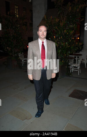 Jonathan Sothcott, Janine Nerissa, und Sohn Dylan zum Abendessen in Rowley's Jermyn Street, London ankommen. 10.09.19 Mit: Jonathan Sothcott Wo: London, Vereinigtes Königreich, wenn: 10 Sep 2019 Credit: WENN.com Stockfoto