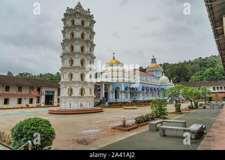 Mangeshi Dorf, Priol - Blick auf Mangueshi Tempel, einen der größten und am häufigsten besuchten Tempeln in Goa, Indien, 08.09.2019 Stockfoto