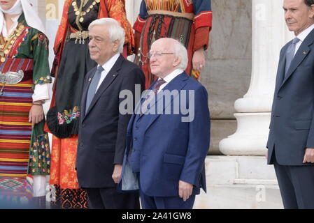 Athen, Griechenland. 11 Okt, 2019. Präsident von Irland Michael D. Higgins (rechts) und der Präsident der Republik Griechenland Prokopis Pavlopoulos (links) in der 15. Tagung der Staats- und Regierungschefs der Arraiolos Gruppe. (Foto von Dimitrios Karvountzis/Pacific Press) Quelle: Pacific Press Agency/Alamy leben Nachrichten Stockfoto