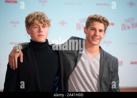 Philip Noah SCHWARZ, Schauspieler, rechts, Bela WIERTZ, Schauspieler, roter Teppich, roten Teppich zeigen, Ankunft, Ankunft, Premiere des Films WAR ICH NOCH NIE IN NEW YORK, 09.10.2019 in Köln | Verwendung weltweit Stockfoto