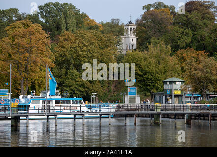 Berlin, Deutschland. 09 Okt, 2019. Der ausflugsschiff perber' der Stern- und Kreisschifffahrt ist an der Anlegestelle Wannsee. Credit: Monika Skolimowska/dpa-Zentralbild/ZB/dpa/Alamy leben Nachrichten Stockfoto