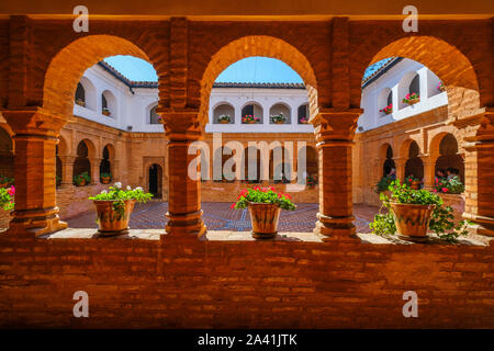 Franziskaner Kloster von Santa Maria de La Rábida. Mudejar Stil Kreuzgang, Palos de la Frontera. Der Provinz Huelva. Südlichen Andalusien, Spanien. Europa Stockfoto