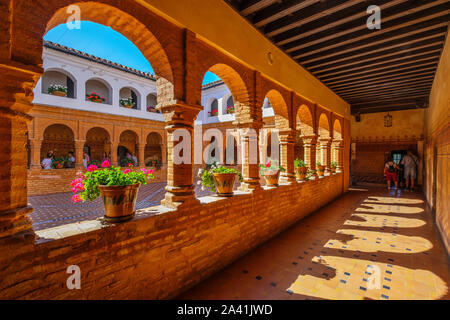 Franziskaner Kloster von Santa Maria de La Rábida. Mudejar Stil Kreuzgang, Palos de la Frontera. Der Provinz Huelva. Südlichen Andalusien, Spanien. Europa Stockfoto