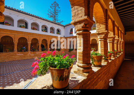 Franziskaner Kloster von Santa Maria de La Rábida. Mudejar Stil Kreuzgang, Palos de la Frontera. Der Provinz Huelva. Südlichen Andalusien, Spanien. Europa Stockfoto