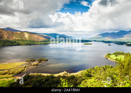 Die kultige Aussicht über Derwent Water von der Überraschung. Stockfoto