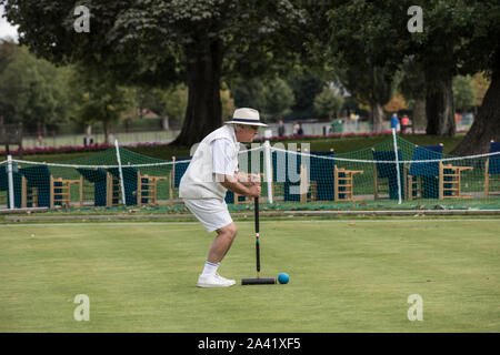 Chris Roberts an Phyllis Gericht V Nottingham in der National Golf Croquet - schlagen Sie Meisterschaft finale bei Phyllis Gericht Club, Henley on Thames, Großbritannien Stockfoto