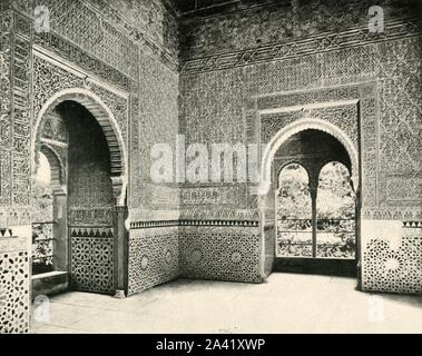 "Interieur der "der Gefangene" (Isabel De Solis) Turm', 1907. Innenausstattung in den Turm der Unverlierbaren, Palast der Alhambra, Granada, Spanien, die vor allem aus dem 14. Jahrhundert. Der Turm wurde so genannt, weil er dachte, war, dass Lady Isabel de Sol &#xed;s dort lebte. Isabel (1485) war der Slave Kebsweib und später die Gemahlin des Abu l-Hasan Ali, Sultan von Granada. Sie konvertierte zum Islam und nahm den Namen Zoraya. "Von der Alhambra: Wird eine kurze Aufzeichnung der arabischen Eroberung der Halbinsel mit besonderer Berücksichtigung der mohammedanischen Architektur und Einrichtung Stockfoto