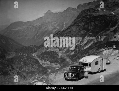 1954 Austin A 70 Hereford mit Pieper Caravan. Stockfoto