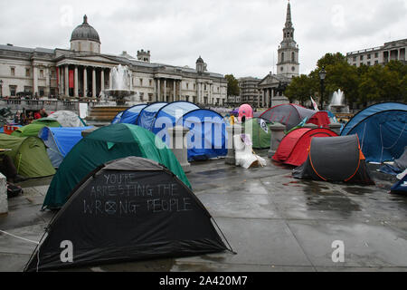 Trafalgar Square, London, UK. 11. Okt 2019. Aussterben Rebellion Demonstranten auf dem Trafalgar Square, London, London, UK. 11 Okt, 2019. Credit: Nils Jorgensen/Alamy leben Nachrichten Stockfoto