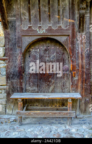 Alte Türen Klopfer und Schlösser in Koprivshtica Stadt, Bulgarien Stockfoto