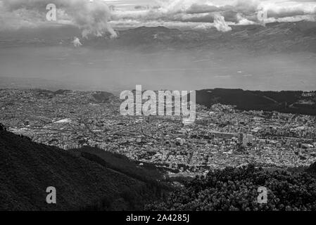 Panorama von Quito vom Ruku Pichinca Vulkan (15,413 ft) Stockfoto