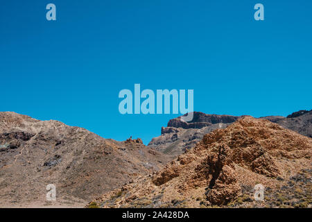 Berge, Felsen und blauer Himmel Stockfoto