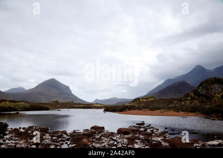 Berge von Marsco und Sgurr nan Gillean von River Sligachan, die Cuillins, Isle of Skye, Schottland, Großbritannien Stockfoto