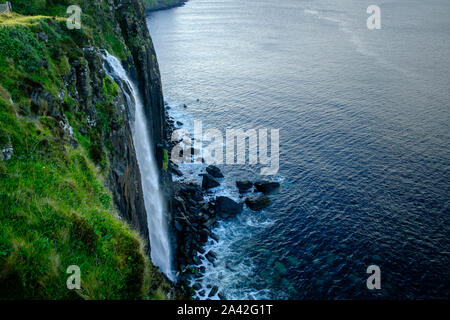 Kilt Rock und Mealt fällt Portree Isle of Skye Highlands Schottland Stockfoto