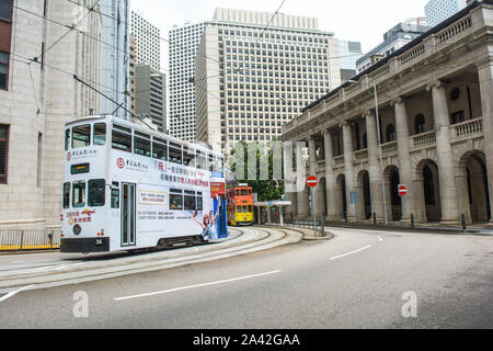 Straßenbahn in Causeway Bay Road, Hong Kong SAR Stockfoto