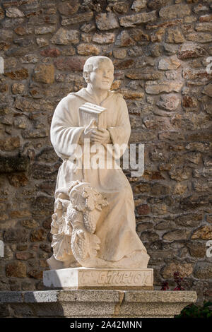 Statue von St. Emilion, 8. Jahrhundert Mönch und Römisch-katholischen Heiligen in der Stadt Vannes, Morbihan, Bretagne, Frankreich Stockfoto