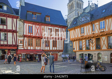 Holz / Fachwerkhäuser im Ort Henri IV in der Stadt Vannes, Morbihan, Bretagne, Frankreich gerahmt Stockfoto