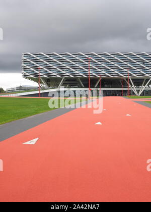 Herzogenaurach, Deutschland - 19 August 2019: Gebäude namens Arena, das neue 2019 eröffnet Hauptsitz des globalen Sport der Marke adidas im Dorf Ihr Stockfoto