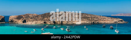 Ein Panorama Bild von der Insel Comino und die Blue Lagoon, in Malta. Stockfoto