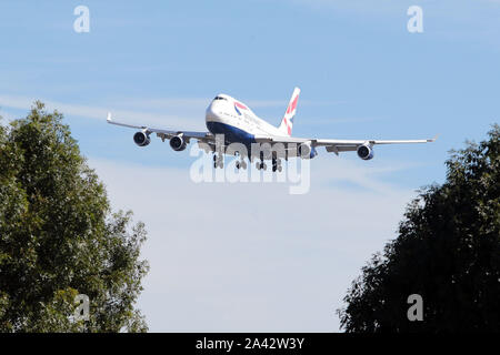 Boeing 747-436-MSN 25434-G-CIVF Fluggesellschaft British Airways kommt am Flughafen London Heathrow in Großbritannien zu Land Stockfoto