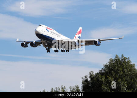 Boeing 747-436-MSN 25434-G-CIVF Fluggesellschaft British Airways kommt am Flughafen London Heathrow in Großbritannien zu Land Stockfoto