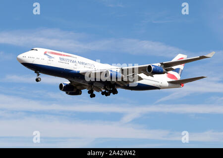 Boeing 747-436-MSN 25434-G-CIVF Fluggesellschaft British Airways kommt am Flughafen London Heathrow in Großbritannien zu Land Stockfoto
