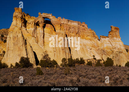 Grosvenor Arch auf der Cottonwood Canyon Road, Grand Staircase Escalante National Monument in Utah. Stockfoto