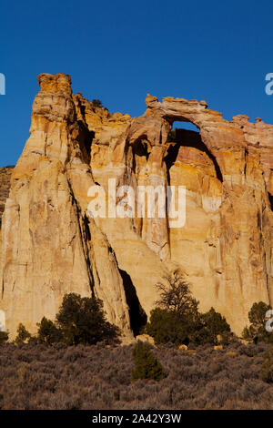 Grosvenor Arch auf der Cottonwood Canyon Road, Grand Staircase Escalante National Monument in Utah. Stockfoto