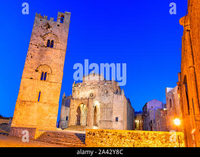 Erice, Sizilien, Italien: Duomo dell'Assunta oder Chiesa Madre Hauptkirche der mittelalterlichen Stadt Erice, Europa Stockfoto