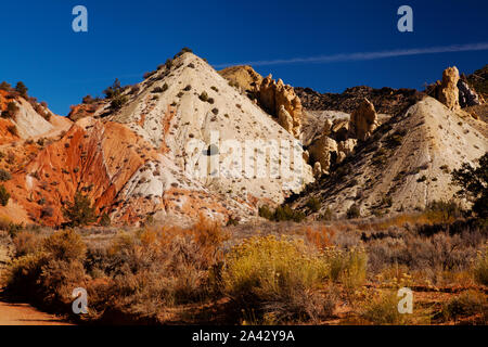 Skurrile und surreal "Candyland" Landschaft entlang der Cottonwood Canyon Road im Grand Staircase Escalante National Monument in Utah. Stockfoto