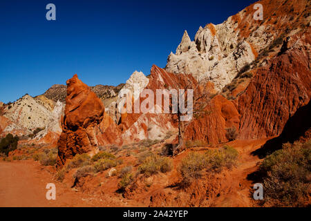 Skurrile und surreal "Candyland" Landschaft entlang der Cottonwood Canyon Road im Grand Staircase Escalante National Monument in Utah. Stockfoto