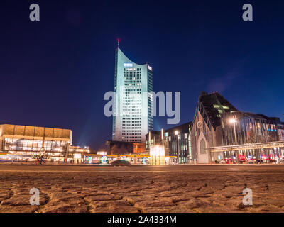 Skyline Augustusplatz in Leipzig bei Nacht Stockfoto