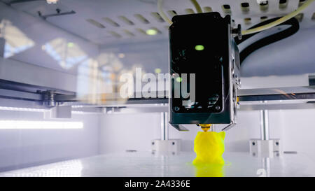 Automatische 3D Drucker die Maschine mit moderner Technik Ausstellung arbeiten Stockfoto