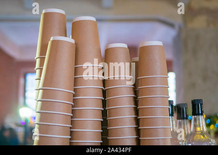 Stapel takeaway Kaffeetassen Stockfoto