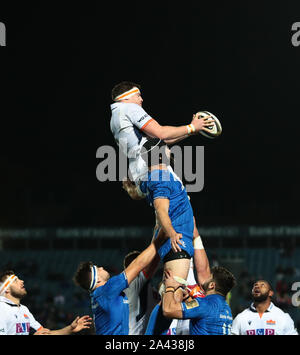 RDS Arena, Dublin, Leinster, Irland. 11 Okt, 2019. Guinness Pro 14 Rugby, Leinster, Murray Douglas versus Edinburgh (Edinburgh) sammelt die lineout Kugel - Redaktionelle Verwendung Credit: Aktion plus Sport/Alamy leben Nachrichten Stockfoto