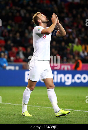 England's Harry Kane reagiert während der UEFA EURO 2020 Qualifikation, Gruppe, ein Gleiches an Sinobo Stadium, Prag. Stockfoto