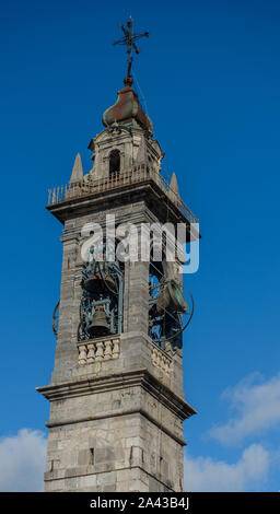 Glockenturm mit Klingel Stockfoto