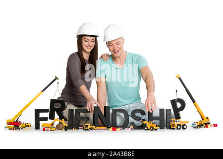 Glücklich der Mann und die Frau die Entwicklung von Freundschaft. Stockfoto