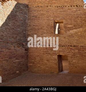 In einem mehrstufigen Osten Zimmer Block, Pueblo Bonito (850-1250 s), Chaco Canyon, NM 190912 61362 Stockfoto