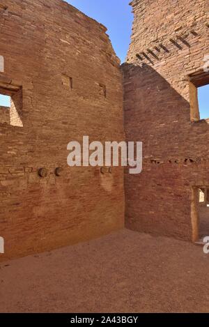 In einem mehrstufigen Osten Zimmer Block, Pueblo Bonito (850-1250 s), Chaco Canyon, NM 190912 61365 Stockfoto