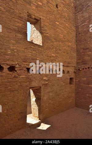 In einem mehrstufigen Osten Zimmer Block, Pueblo Bonito (850-1250 s), Chaco Canyon, NM 190912 61368 Stockfoto