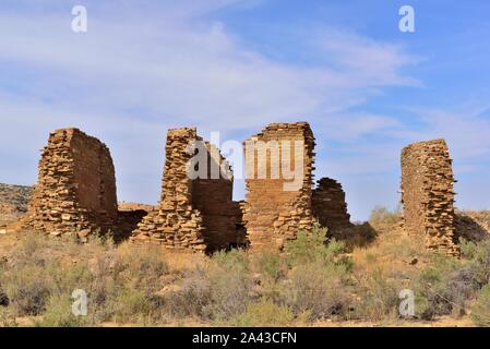 Red Stone Feuer verbrannt, 3 Geschichte nicht ausgehobener Große Haus, Wijiji (1100-1150 s), Chacoan Ausreißer, Chaco Canyon, NM 190914 61457 Stockfoto