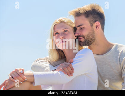 Sein In Der Liebe Das Verstandnis Und Die Unterstutzung Romantische Beziehung Paar In Liebe Im Himmel Verheiratet Mann Und Madchen Lachelnd Er Sie Glucklich Machen Glucklich Zusammen Zu Sein Sie Lieben Einander