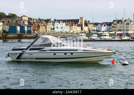 11. Oktober 2010 Ein Sunseeker Luxus Yacht günstig im Ards Halbinsel Hafen von portaferry Hafen in Nordirland Stockfoto