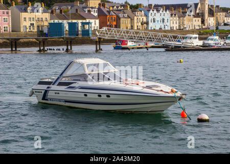 11. Oktober 2010 Ein Sunseeker Luxus Yacht günstig im Ards Halbinsel Hafen von portaferry Hafen in Nordirland Stockfoto