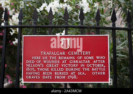 Gibraltar, Großbritannien - 27.Juli 2019: Trafalgar Friedhof. Ein Friedhof in der Britischen Überseegebiet Gibraltar. Eintrag Plakette Stockfoto